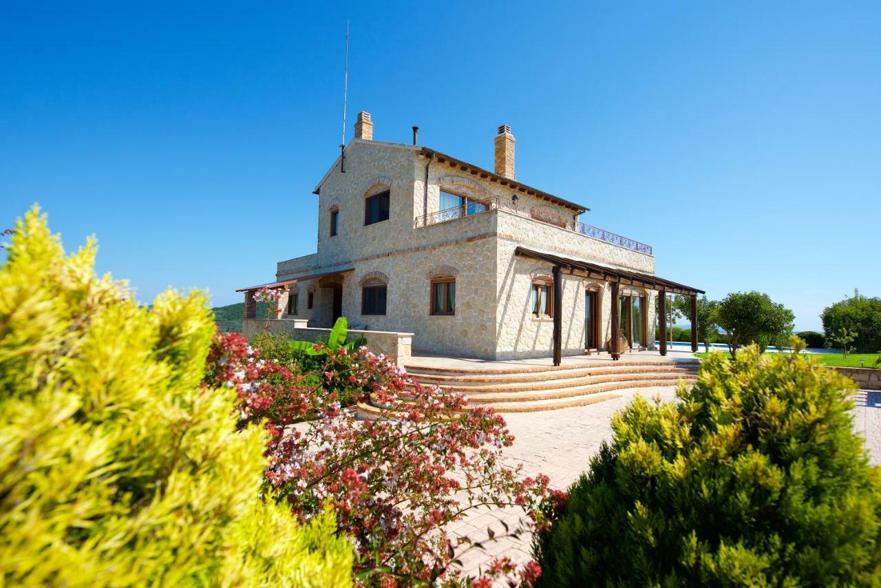 Villa Petrino Halikounas Bagian luar foto